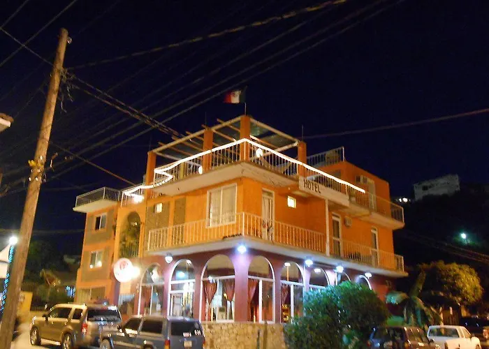 Bajas Cactus Hostel